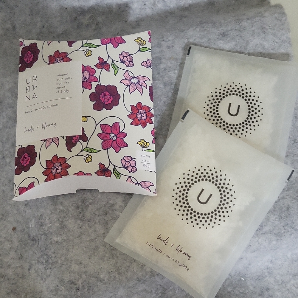 Urbana Floral Bath Salts - White & Pink Packaging NIP